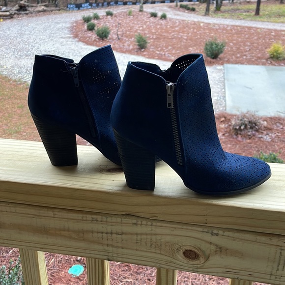 Navy Blue Boots Booties Carlos Santana 8.5 Like New - Picture 2 of 9